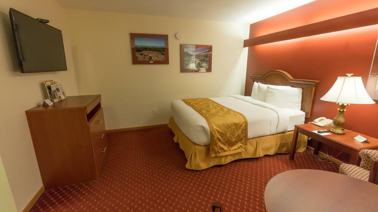 Shepherd Mountain Inn & Suites Pilot Knob Exterior photo