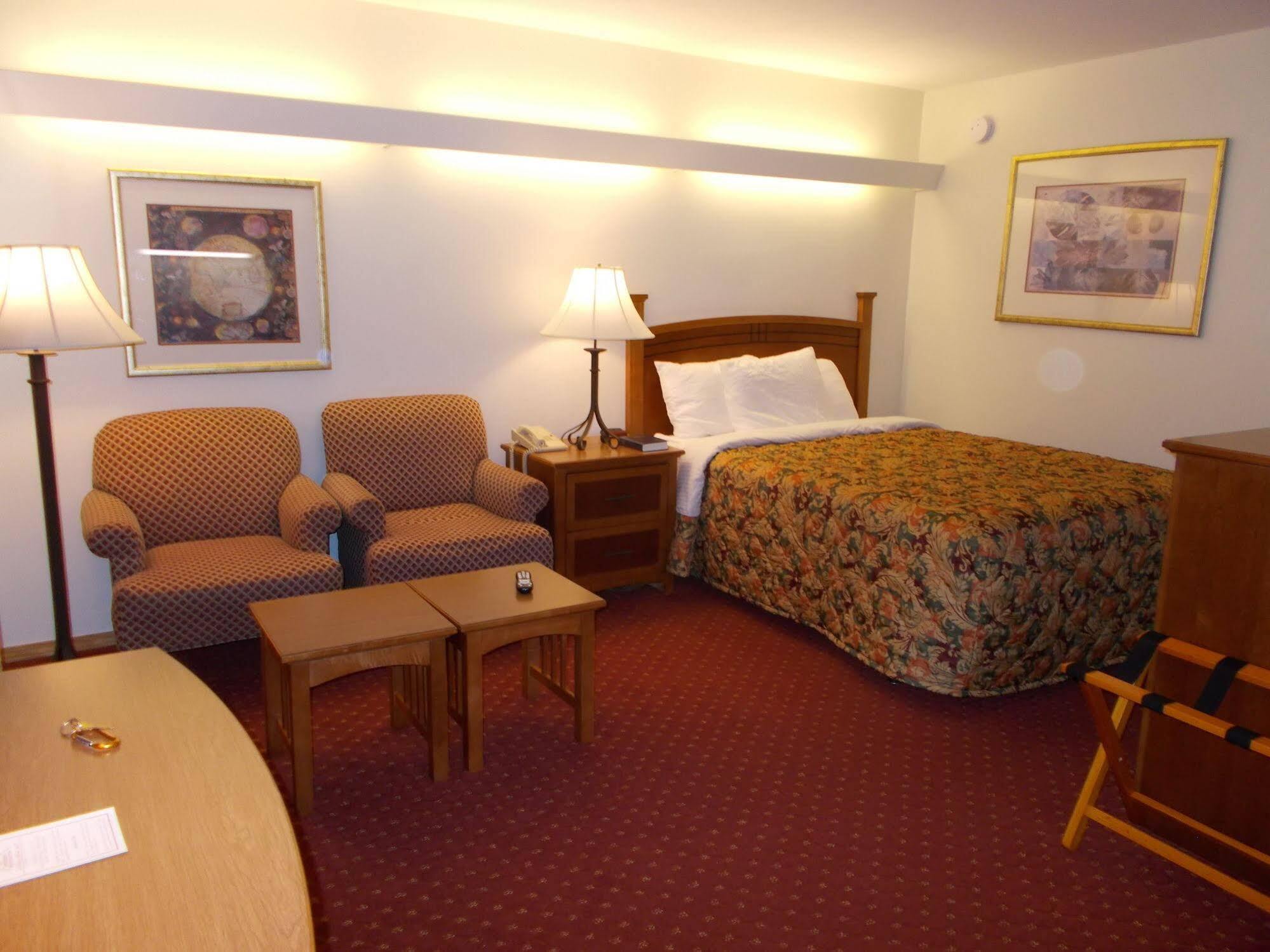 Shepherd Mountain Inn & Suites Pilot Knob Exterior photo